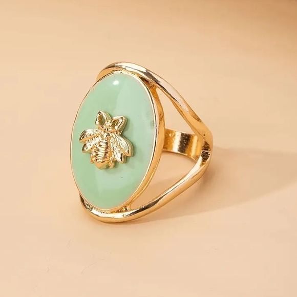 Oval Ice Green & Gold Bee Statement Ring - Picture 4 of 4